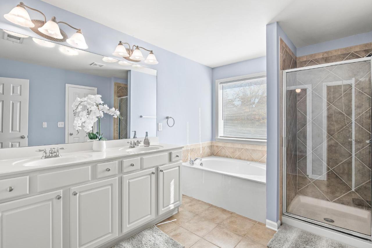 Villa Calming Grey Townhouse With Jacuzzi Bathtub Atlanta Exterior foto